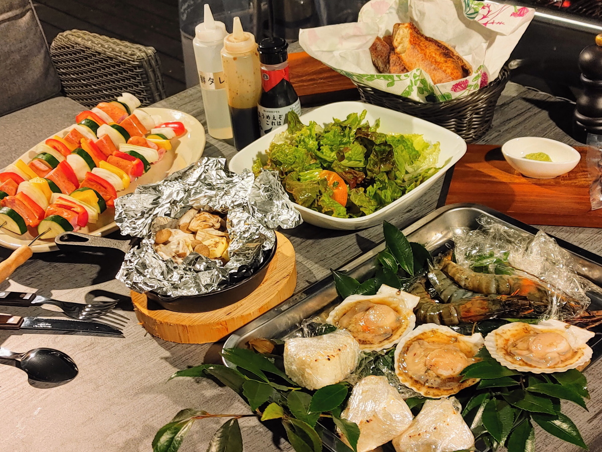 グランピングはメインのお肉以外にも様々な料理が出てきておなかはいっぱいに!