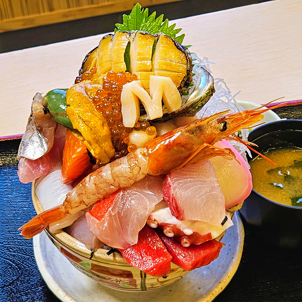 メチャ得のスーパー海鮮丼