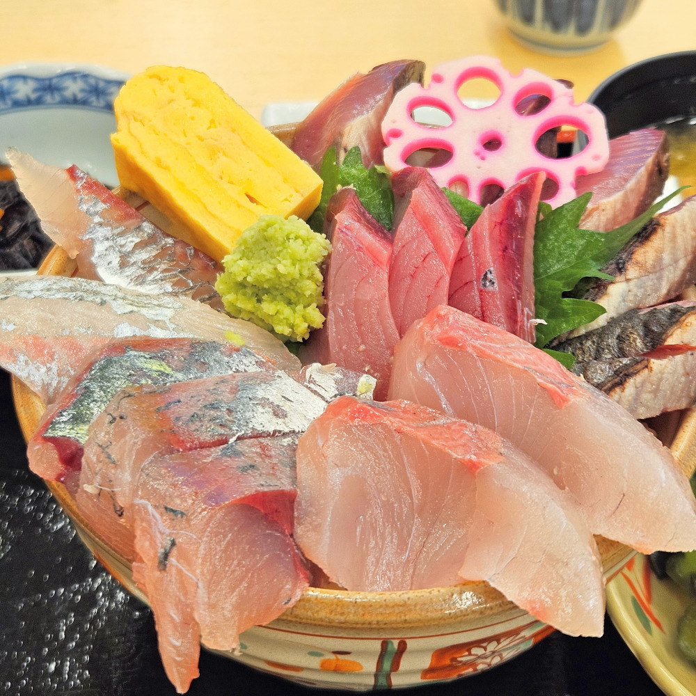 伊東富戸港直送産直海鮮丼