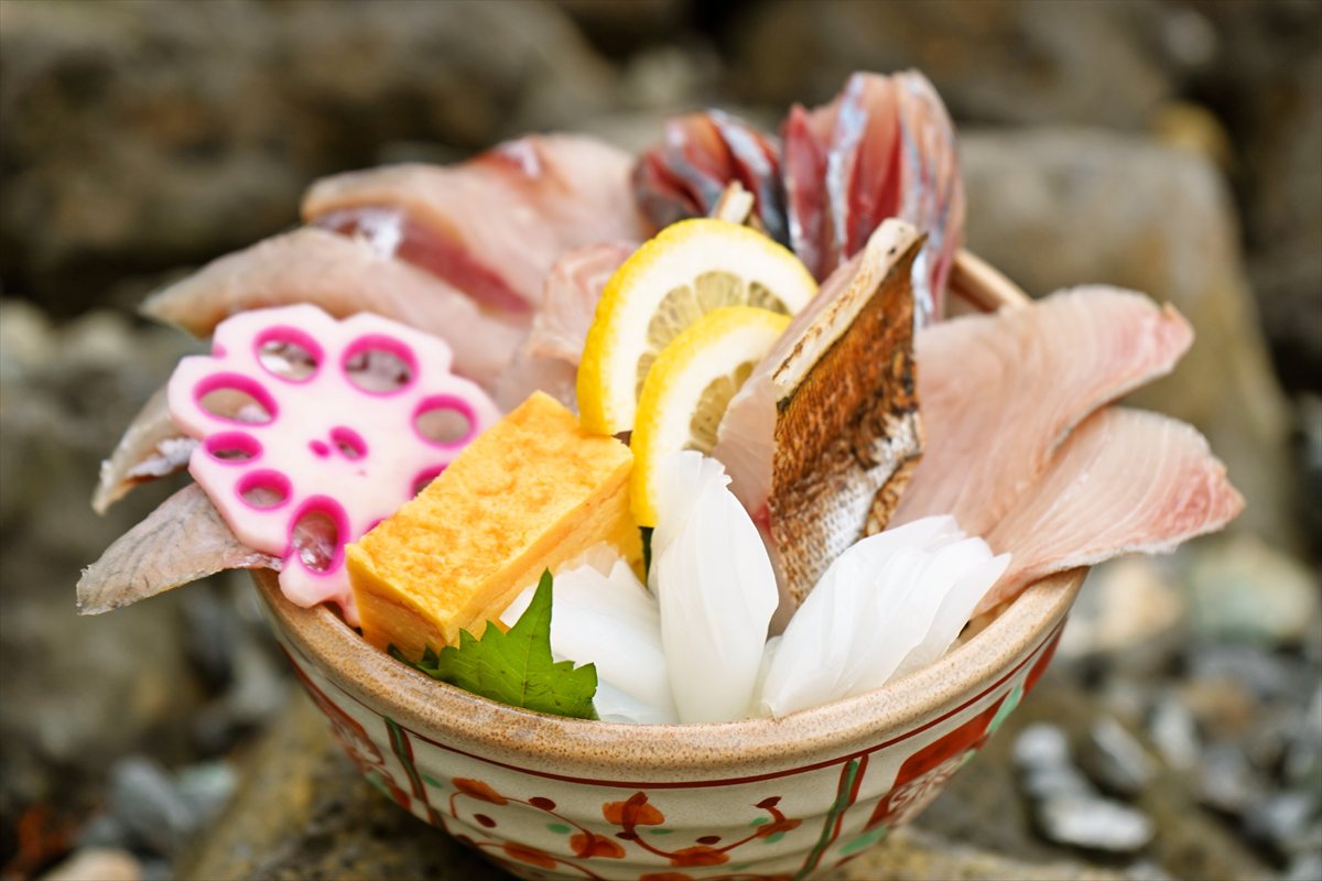 地魚地産地消の海鮮丼